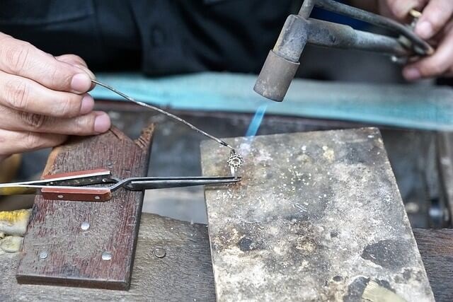 metal melting in jewelery craft
