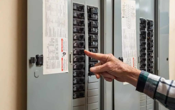 Benefits and Drawbacks of an Electrical Panel (1)